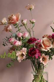 A lot of elderly people are housebound or stuck in nursing homes, which makes it really lonely for them. Blume Bunch Florist S Choice Blume