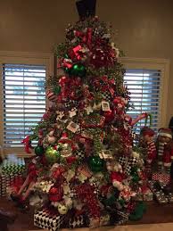 Black And Red Checkered Christmas Decorations This Is My Christmas Tree Very Fun And Whimsical Lots Of Traditional Red Green And Flocked Christmas Trees Christmas Tree Design Holiday Entertaining Decor