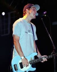 Squier classic vibe mark hoppus style petey precision bass mod. Mark Hoppus S Bass Guitars Whatgear