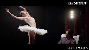 芭蕾舞女演员脱衣舞。 裸体芭蕾舞演员。 没有内裤的芭蕾舞女演员。 芭蕾舞女演员正在脱衣服。 脱光衣服的芭蕾舞演员。 芭蕾足尖鞋。 芭蕾舞鞋。  芭蕾舞女演员脱下她的连裤袜。 芭蕾舞女演员显示山雀。 芭蕾