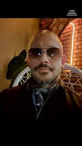 Hoy se cumplen dos aňos de tu partida de este plano terrenal hacia el plano  espiritual. Tus enseňamzas y tu energía tan bonita y positiva las llevo  siempre conmigo, mi nuevo estilo son un homenaje a ...