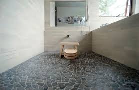 Traditional Japanese Bath With Beautiful Pebble Stone Flooring Decoist Japanese Bathroom Asian Bathroom Marble Bathroom Floor