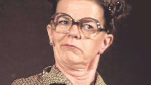 Schallender Lacher aus dem Publikum: Kabarettistin Frieda Braun überzeugte  in Treysa