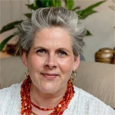 Carol Finlayson's Instagram, Twitter & Facebook