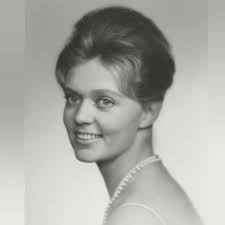 Vill tipsa om Agneta Ulfsäter Troells dokumentär "Älskade Nancy" som finns  att se på SVT-play. Den handlar om Nancy Bratt som gifte in sig i familjen  Dickson, alltså navet i Göteborgssociteten kring