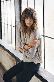 How To Give Fine Hair A Volume Boost Glam Radar Frisur Pony Lang Frisuren Mit Pony Haarschnitt