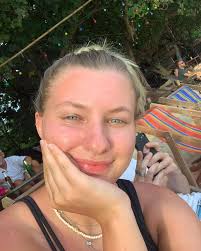 Mia Betts (@miabetts98) • Instagram photos and videos