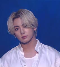 People are fainting (k not really but like, it's mayhem). Bts Jungkook 2021 Blonde Hair The Perfect Jungkook Jungkookblondehair Jk Animated Gif For Your Conversation
