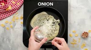 Strawberry Coconut Cream Cake With Coconut Cream Cheese Frosting The Recipe Critic In 2020 Recipes Garlic Beef Easy Vegetable Stir Fry