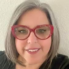 Mari Gill's Instagram, Twitter & Facebook