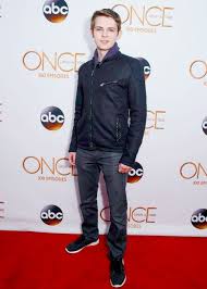 The Cast At The Ouat 100 Episode Celebration Tonight Robbie Kay Homens Look In This World