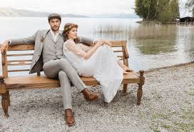 Hochzeitsanzug Im Vintage Look Mit Passender Weste Und Schiebermutze Aus Der Digel Ceremony Koll Bohemian Brautigam Anzug Hochzeit Hochzeitsanzug Brautigam