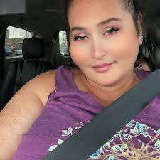 What are some must-see attractions in Des Moines for a family who loves  horses, hiking, and history?