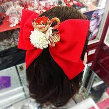 成人式が終わると店は卒業式モードに変わりますやはりリボンは時代を超えて人気当店オリジナルの特大リボンと花髪飾りの相性は良いようです 浅草 仲見世 新仲見世 卒業式 卒業式髪型 卒業式ヘア 卒業式リボン 卒業式髪飾り リボン 花髪飾り コマチヘア