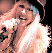 Leslie Knauer's Instagram, Twitter & Facebook