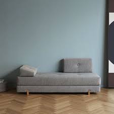 Divano letto lola:struttura in ferro battuto trattata con verniciatura epossidica atossica rete integrata a 12 doghe in legno di faggio per materasso singolo standard 80 x 190 il prodotto in foto è di colore bronzo anticatodimensioni: Divano Letto Convertibile E Salvaspazio Per Uso Frequente