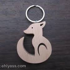Porte Cles En Bois De Hetre Petit Loup En Chantournage Porte Cles En Bois Modeles Pour Scie A Chantourner Chantournage