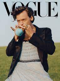 Harry styles is the first man to be featured solo on a cover of vogue. Harry Styles Auf Dem Cover Der Us Vogue 10 Unerwartete Fakten Uber Den Musiker Vogue Germany