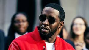 La star d'Outlander, Sam Heughan, a un argumentaire pour Taylor Swift :  tombons amoureux