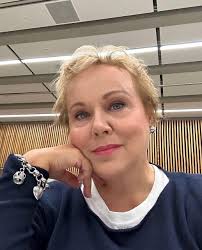 Hi thought I'd introduce myself,I'm 59yrs old biker,love my rally's and  camping with the occasional hot holiday,love life,never act my age just  looking for my last love.Based North West FEMALES ONLY pls