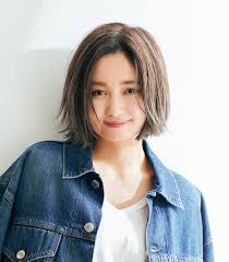 韓国語で おかっぱ頭 という意味のタンバルモリ 日本でも最近ボブブームだけど 韓国では数年前から 洗練されていて美人に見える髪型 として大人気 いい女 なムードも漂わせられる タンバルモリは classy 世代にこそおすすめなんです タンバルモリ ボブ 小