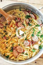 This cajun chicken recipe takes only 10 mins active time. Una Olla De Pollo Cajun Y Chorizo Pasta Alfredo Rezepte Kochrezepte Einfache Gerichte