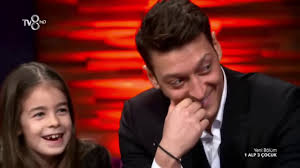 Survivor 2019 türkiye yunanistan'da sunuculuk yapmayan alp kırşan'ın acun ilıcalı ile arasının kötü olduğu iddia edilmişti. Mesut Ozil Turkce Konusuyor 1 Alp 3 Cocuk Youtube