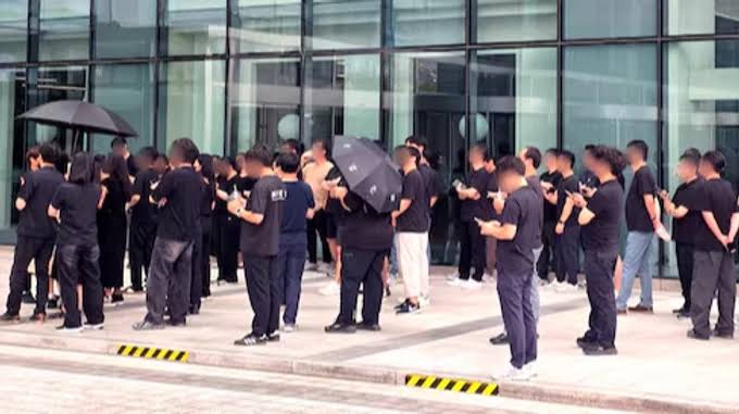 Samsung staff went to work "in mourning" due to a 100-fold disparity in  bonuses compared to the chips division • Межа