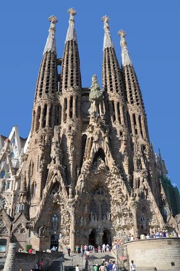 Top 10 Things To Do In Barcelona | Bunnik Tours
