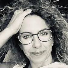 Amanda Eade's Instagram, Twitter & Facebook