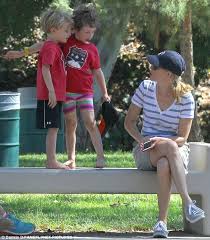 Elizabeth banks was born elizabeth mitchell in pittsfield, a small city in the berkshires in western massachusetts near the new york border, on. Elizabeth Banks Enjoys Day In The Park With Her Husband And Two Sons Daily Mail Online