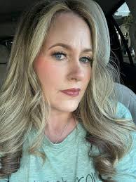 Cheers to anyone who can recommend an amazing salon! I'm looking to have  someone do touch ups for me instead of me coloring my neck red and face  every time lol |