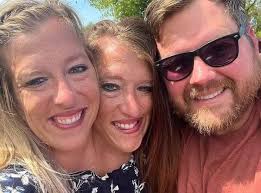 Conjoined twins welcome newborn baby