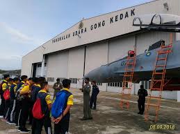 Muzium itu, yang pembukaannya dirasmikan panglima tentera udara. Lawatan Kelab Smk Megat Panji Alam Kuala Terengganu Facebook