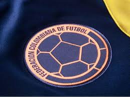 La selección de fútbol de americano de colombia llegó hasta el principal puerto del pacífico para mostrarle a niños y jóvenes de escasos recursos, una nueva oportunidad de salir adelante con el programa 'tochdown en tu comunidad'. La Nueva Camiseta De Colombia Goal Com