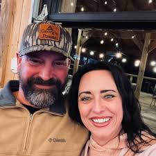 Better to fly into flagstaff or Phoenix then drive to Sedona?