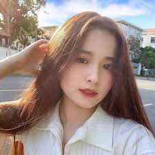 Đức kể, cũng tại cái mặt vậy lại đen thui, gầy gầy, hồi xưa thi vô trường sân khấu, thầy giáo chấm thi ngán nhan sắc của đức lắm. Sao Nhi Anh ThÆ° Trá»• Ma Thanh Thiáº¿u Ná»¯ Thu Hut Vá»›i Phong Cach Gá»£i Cáº£m Sau 11 NÄƒm