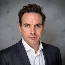 Meet the sensational cast of Die Fledermaus—not that they need an  introduction! 🦇 Paul O'Neill (Gabriel von Eisenstein), Rachelle Durkin  (Rosalinde), Jessica Blunt (Adele), Andrew Goodwin (Alfred), Samuel Dundas  (Dr Falke), Stuart