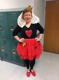 Skeleteen jumbo gold clock necklace. Diy Queen Of Hearts Costume Ideas Novocom Top