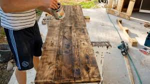 Paletten Holz Altern Lassen Abflammen Holz Alte Paletten Und Palette