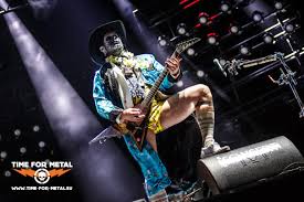 The limp bizkit frontman, 50, debuted a shocking new look on instagram wednesday, making followers do a double take with his feathery gray hair. Limp Bizkit Verschieben Ihre Fur August 2021 Geplante Tour Time For Metal Das Metal Magazin