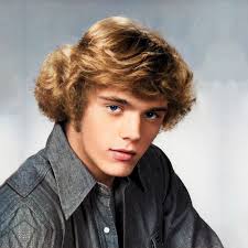 ANSWER (See No. 9 in the following link):  https://www.mentalfloss.com/article/52068/11-80s-tv-stars-who-recorded-obscure-albums?a_aid=46813  This future actor and country music singer, pictured here age 17, turns 64  today. Who is he?