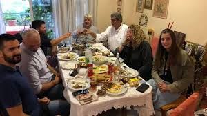 Καμπανάκι κρούουν οι μετεωρολόγοι για τον καύσωνα που θα διαρκέσει μέχρι και την πρώτη εβδομάδα του. Polakhs Kyma Antidrasewn Gia Thn Anarthsh Toy Ponokefalos Ston Syriza