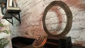 Donc, je ne veux pas que tout ça me retombe dessus (et je n'ai surtout pas envie de m'attirer les foudres des vrais croyants), mais la théorie, telle que des écrivains comme zecharia sitchin l'ont étayée, postule que les anunnaki n'étaient pas des. Stargate Enfin Une Vraie Porte Des Etoiles Presentation En Francais Youtube