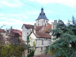 On aime la bourgogne pour ses villages pittoresques entourés de vignes. Tourisme Autour De Cajarc Entre Figeac Et Cahors Dans Le Lot