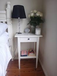 How To Choose A Black And White Bedside Table Designalls Bedroom Night Stands Side Tables Bedroom White Bedside Table