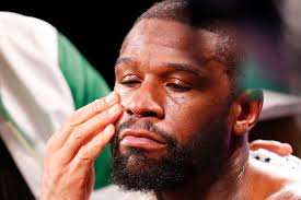 Mayweather Will Be Running for His Life”: Sugar Ray Leonard vs. Floyd  Mayweather Jr. Fight Post Draws Strong Fan Reactions