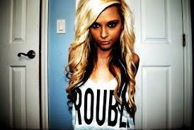 The trend for black and blonde hairstyles may have been begun by animators at disney productions for cruella de ville, star of 101 dalmatians, but it has remained a favourite of rock singers and celebrities who want to be shocking and stand out from the crowd. Black Hair Blonde Underneath Tumblr Long Sophie Hairstyles 41113