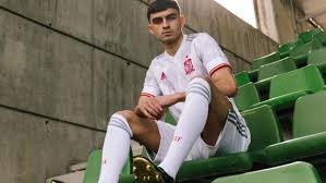 Resultados, clasificaciones, calendario y toda la información relacionada en as.com, el principal diario deportivo españa fue de más a menos en el amistoso frente a portugal preparatorio de la eurocopa. Seleccion Espanola La Federacion Presenta Su Nueva Imagen Y La Segunda Equipacion Para La Seleccion