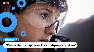 Met veel verdriet hebben we vernomen dat lara van ruijven is overleden. Verdrietige Reacties Op Overlijden Shorttrackster Lara Van Ruijven Youtube